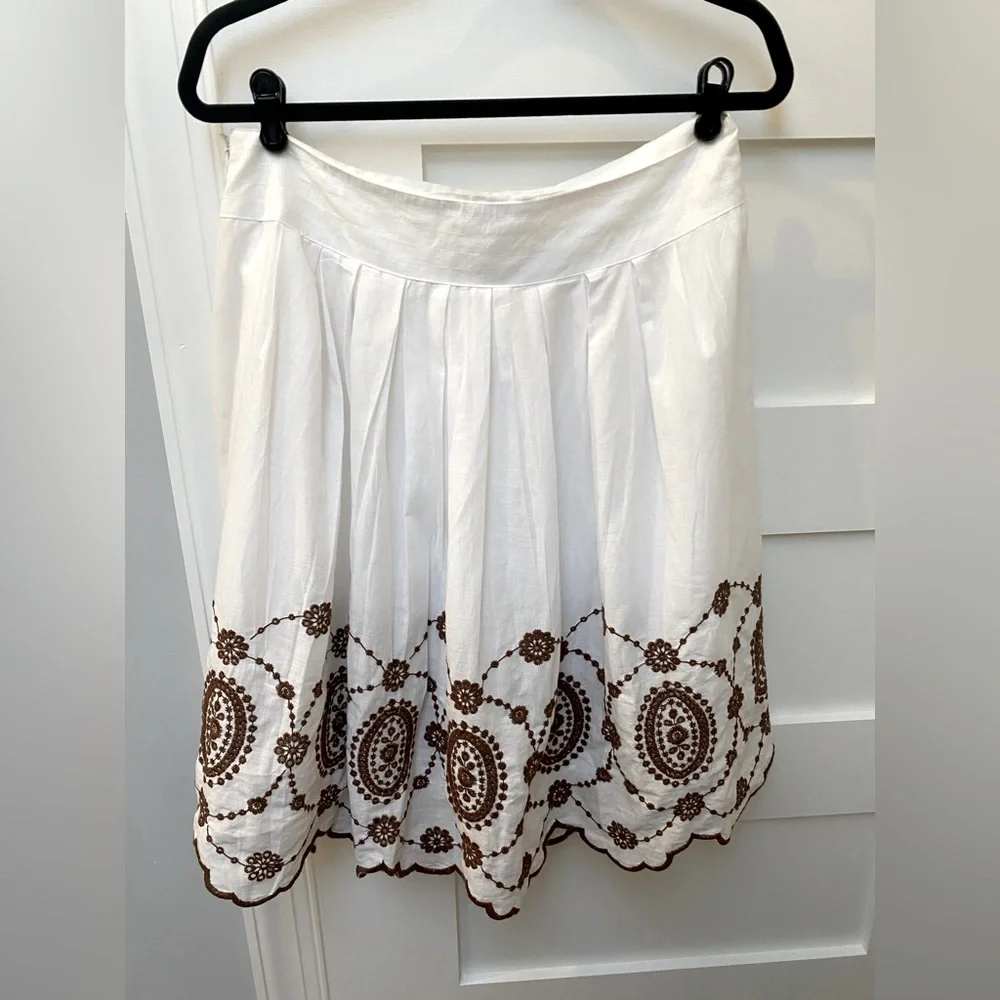 Metrowear white and brown eyelet embroidered mini skirt